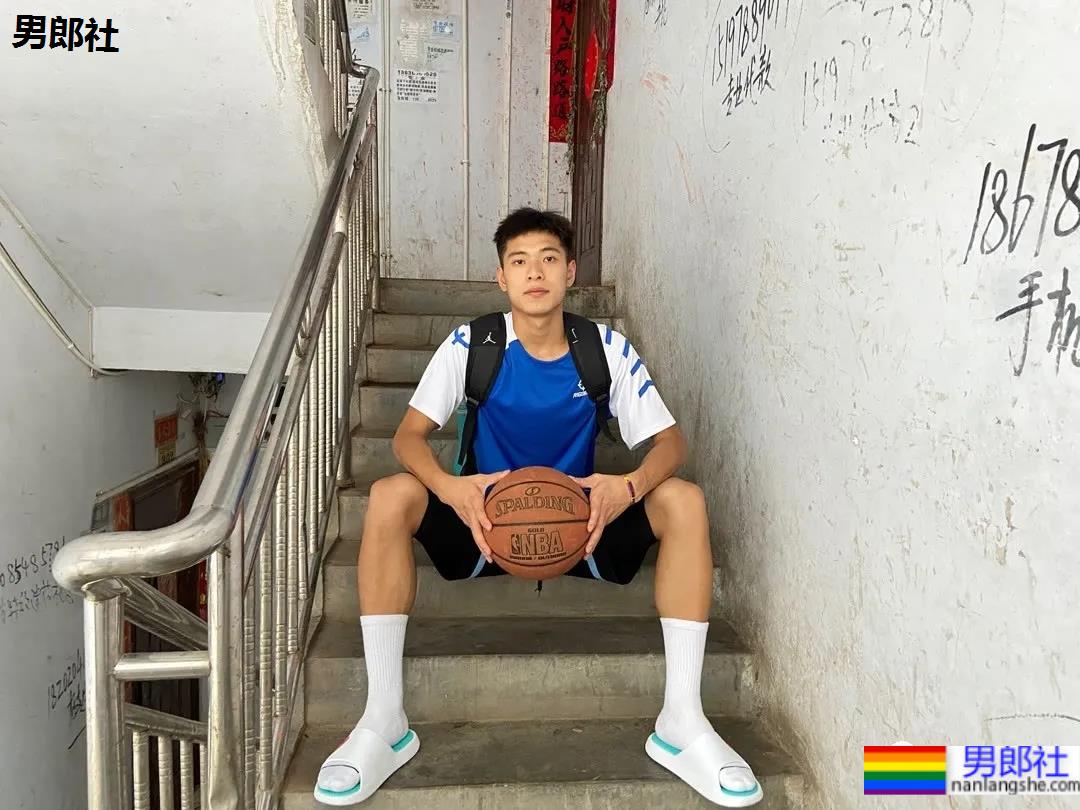 18岁高三体育生，是你的理想型吗？ - 51虹马