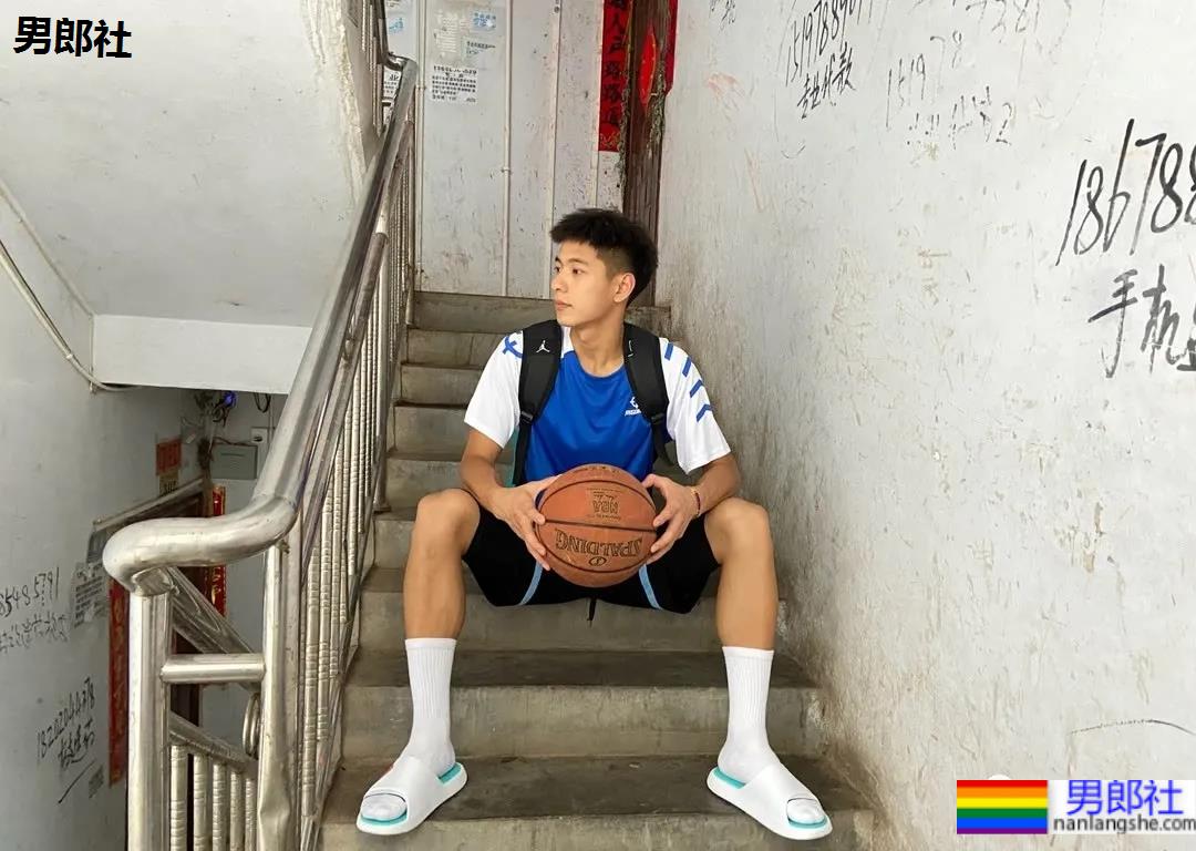 18岁高三体育生，是你的理想型吗？ - 51虹马