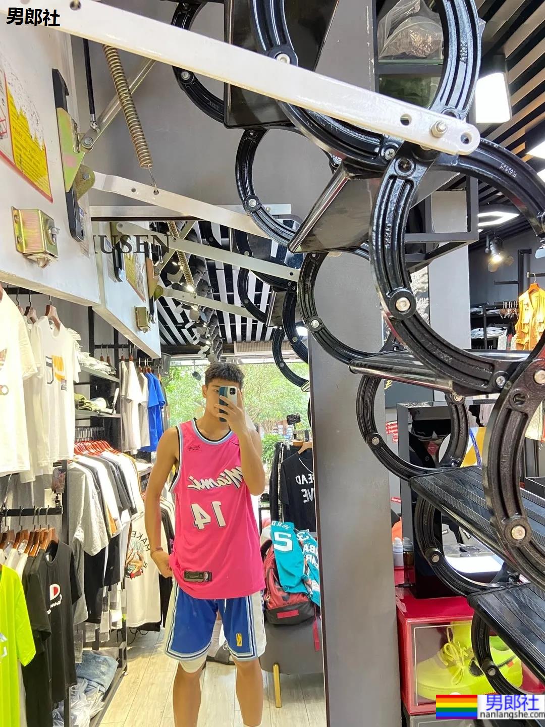 18岁高三体育生，是你的理想型吗？ - 51虹马