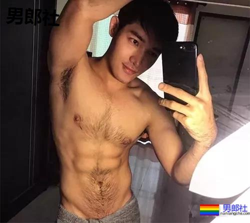 男人的胸毛,真的能让gay神魂颠倒? - 51虹马 男人的胸毛,真的能让gay神魂颠倒? - 51虹马