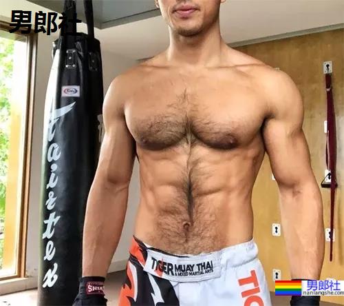 男人的胸毛,真的能让gay神魂颠倒? - 51虹马 男人的胸毛,真的能让gay神魂颠倒? - 51虹马