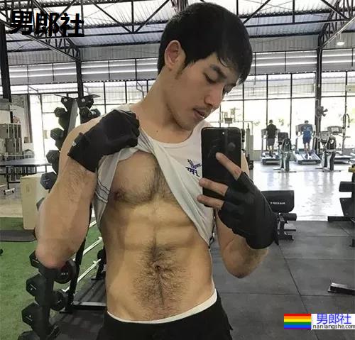 男人的胸毛,真的能让gay神魂颠倒? - 51虹马 男人的胸毛,真的能让gay神魂颠倒? - 51虹马