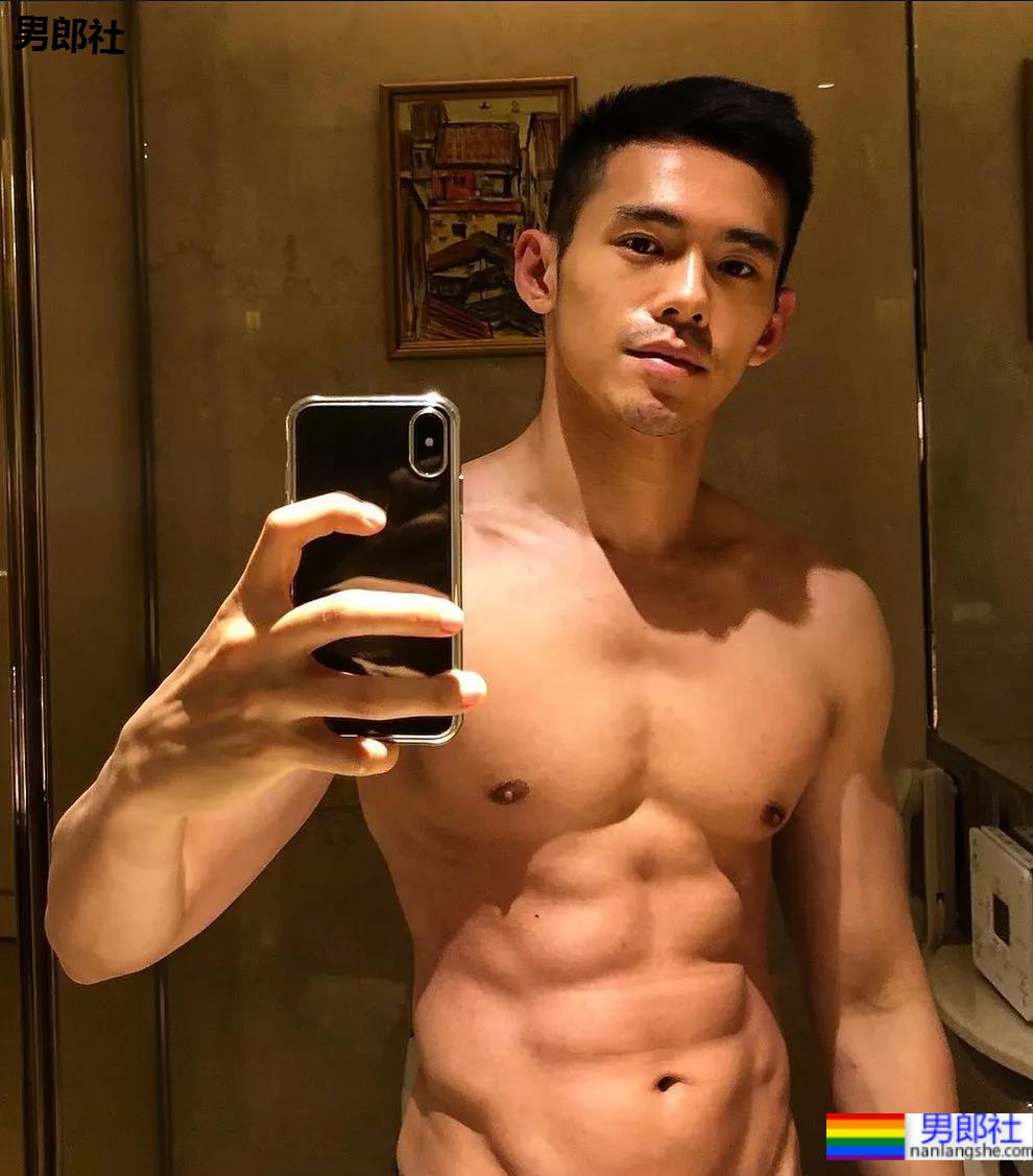 超帅肌肉校草男护士竟然是他？网友：打针会很痛吗？ - 51虹马