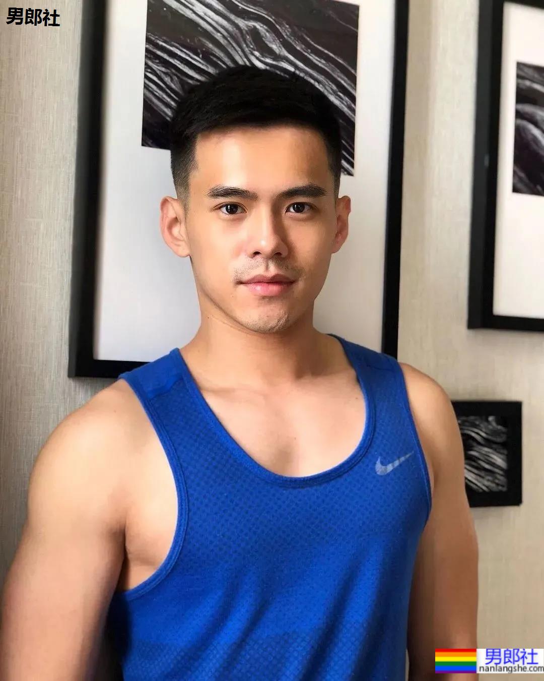 超帅肌肉校草男护士竟然是他？网友：打针会很痛吗？ - 51虹马