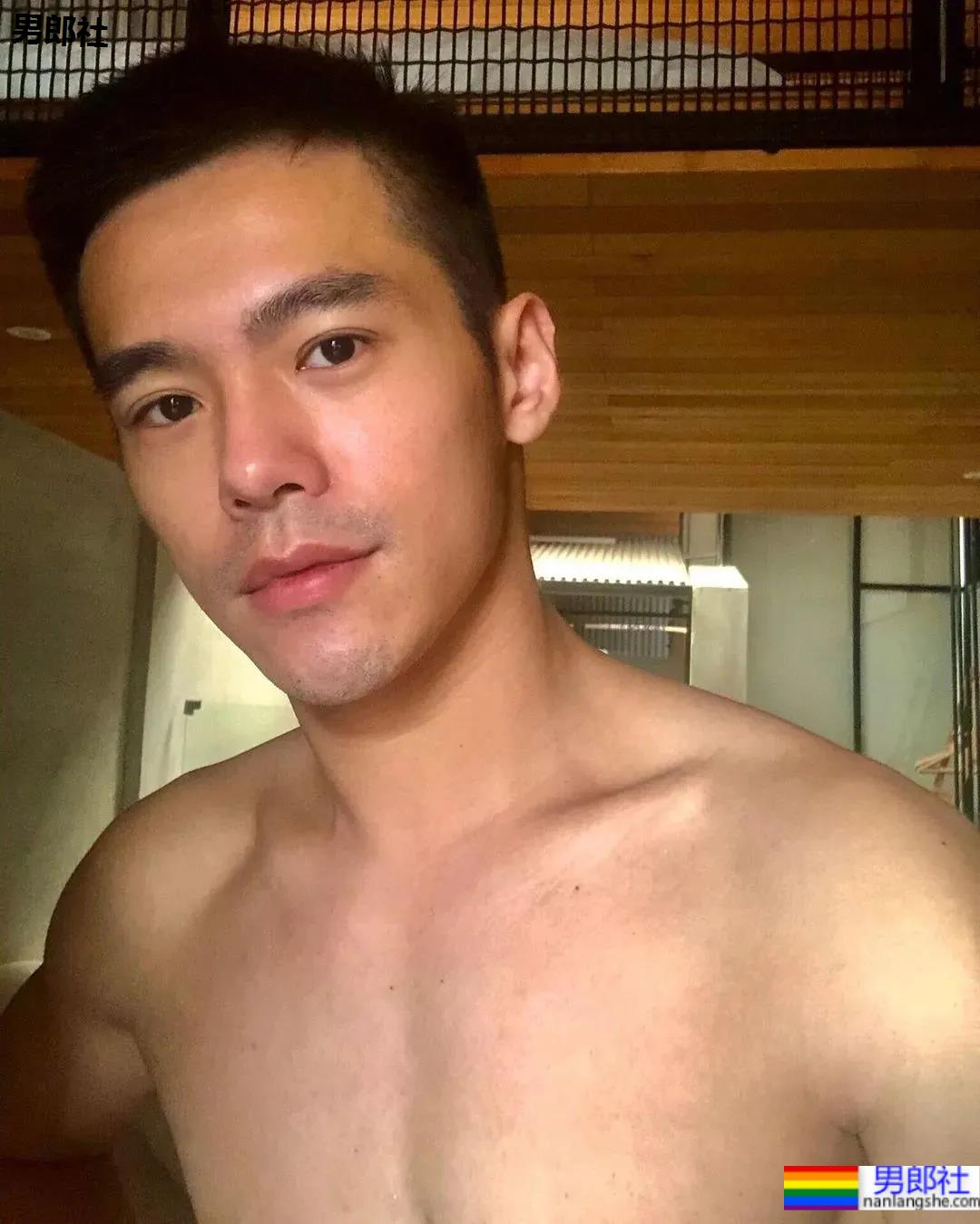 超帅肌肉校草男护士竟然是他？网友：打针会很痛吗？ - 51虹马