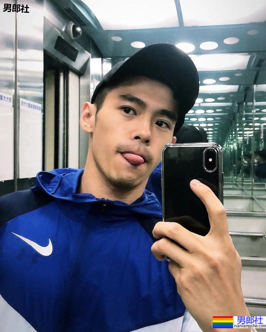 超帅肌肉校草男护士竟然是他？网友：打针会很痛吗？ - 51虹马