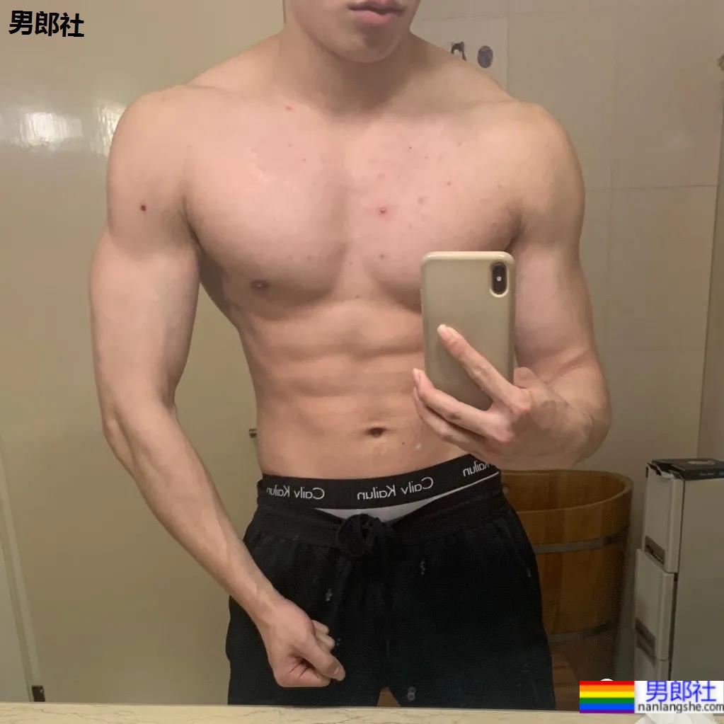 打车遇到不穿衣服的肌肉快车司机？扒到了他更上头的照片 - 51虹马