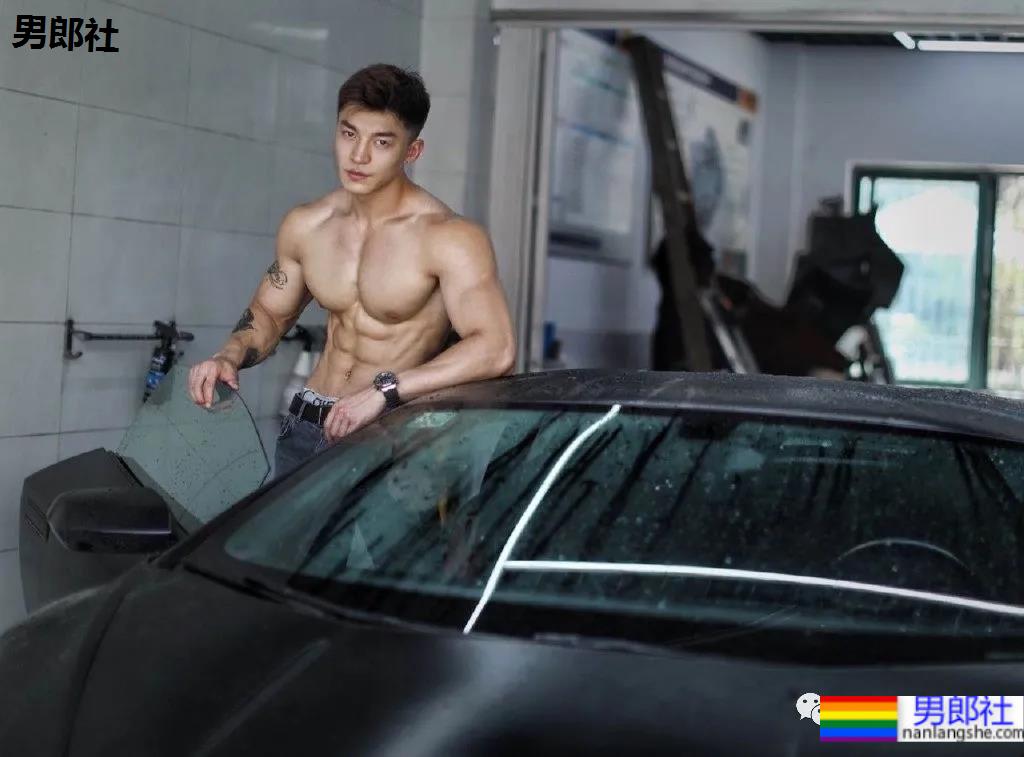 胸肌超大的“货车司机”，没想到他是干这个的！-51虹马