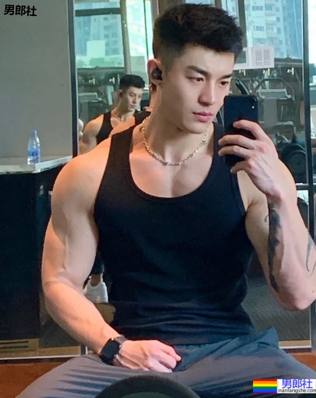 胸肌超大的“货车司机”，没想到他是干这个的！ - 51虹马