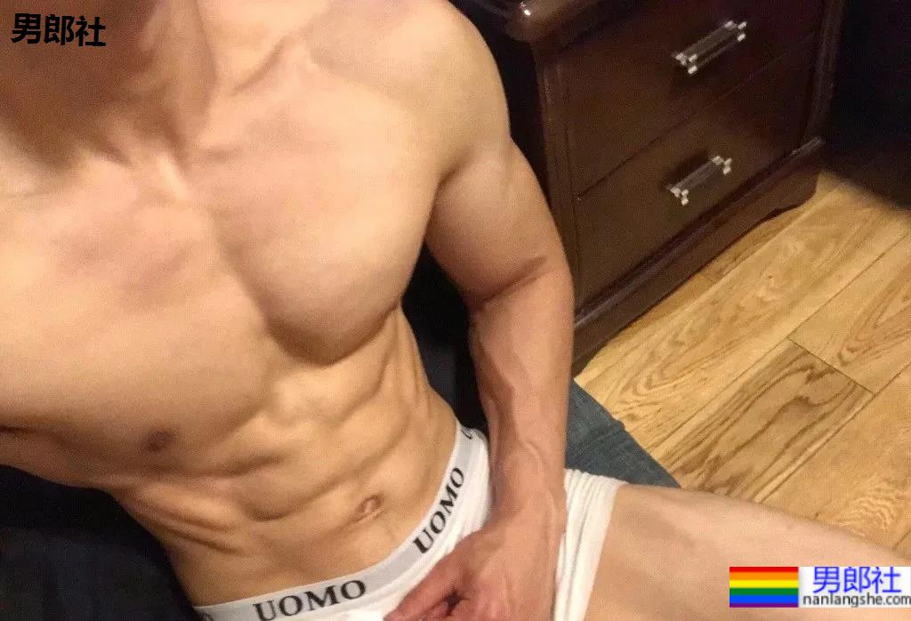 胸肌超大的“货车司机”，没想到他是干这个的！ - 51虹马