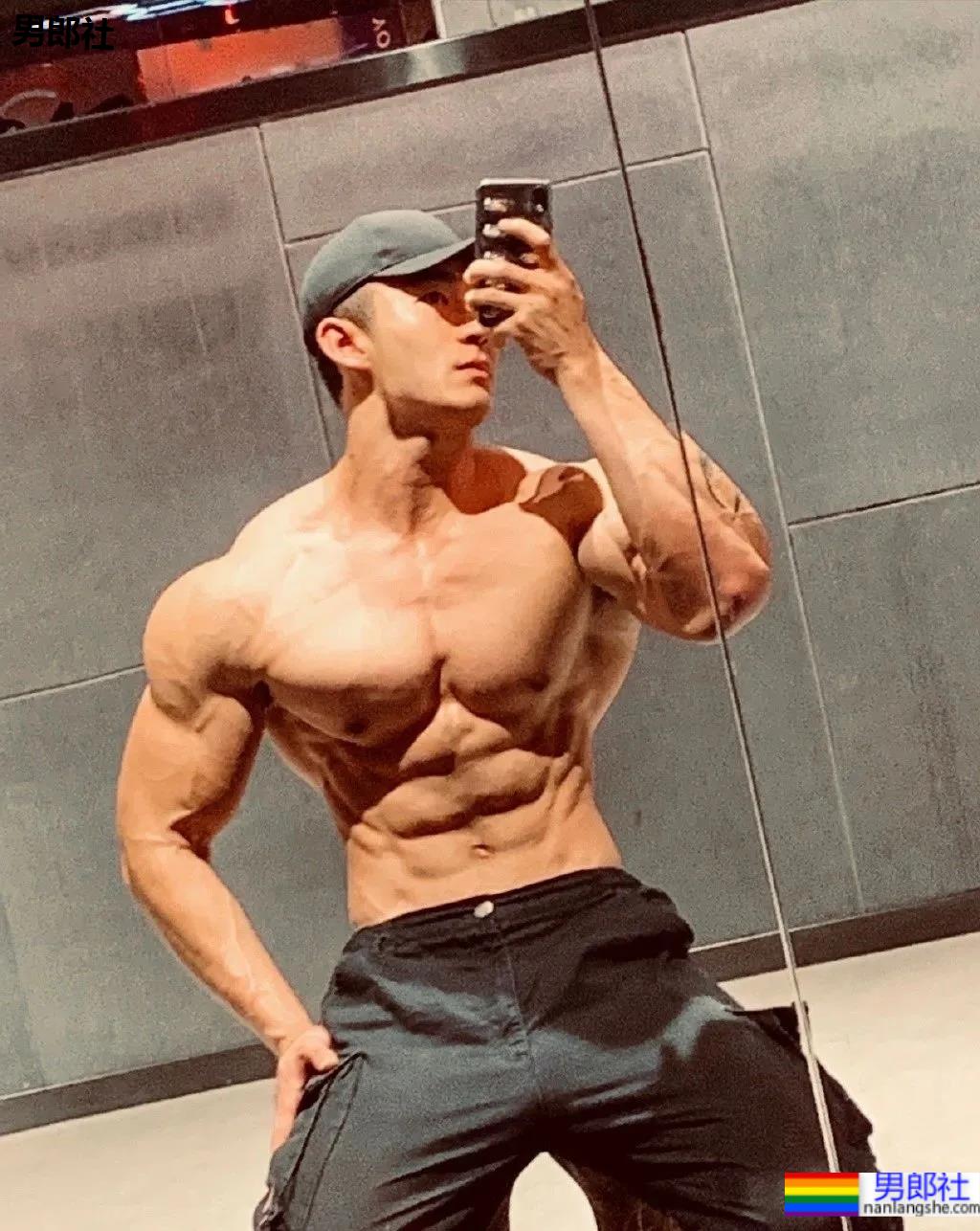 胸肌超大的“货车司机”，没想到他是干这个的！ - 51虹马