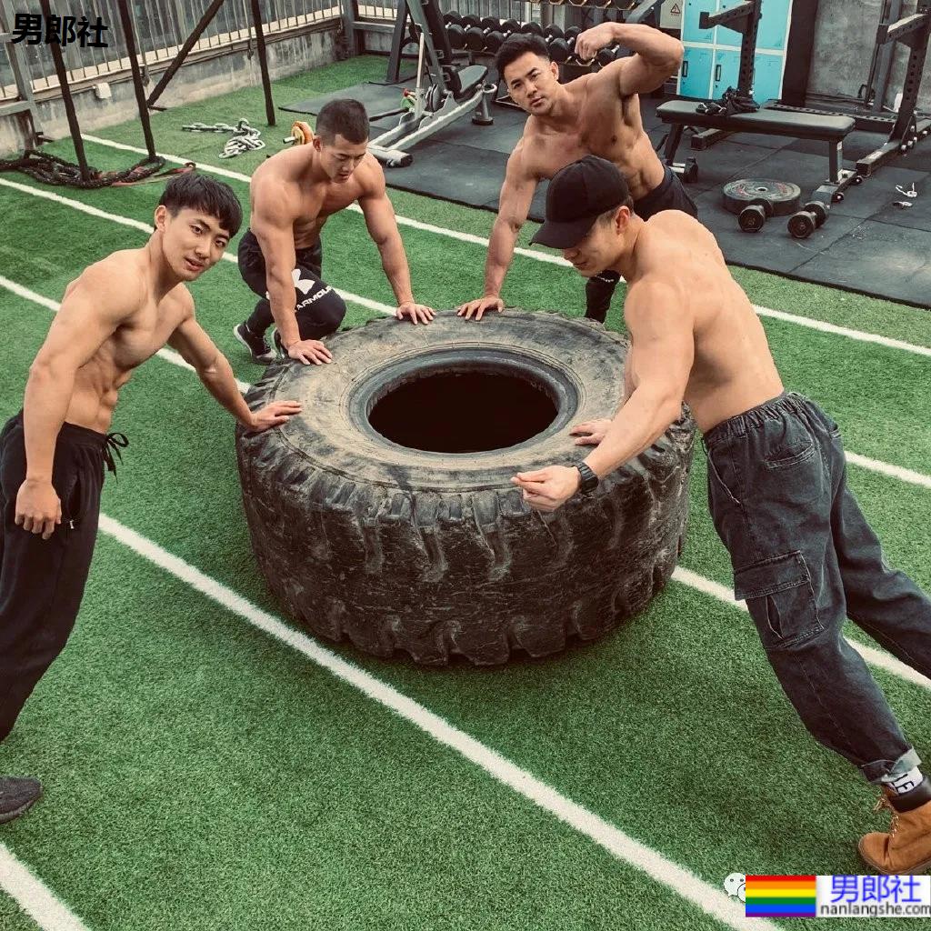 胸肌超大的“货车司机”，没想到他是干这个的！ - 51虹马