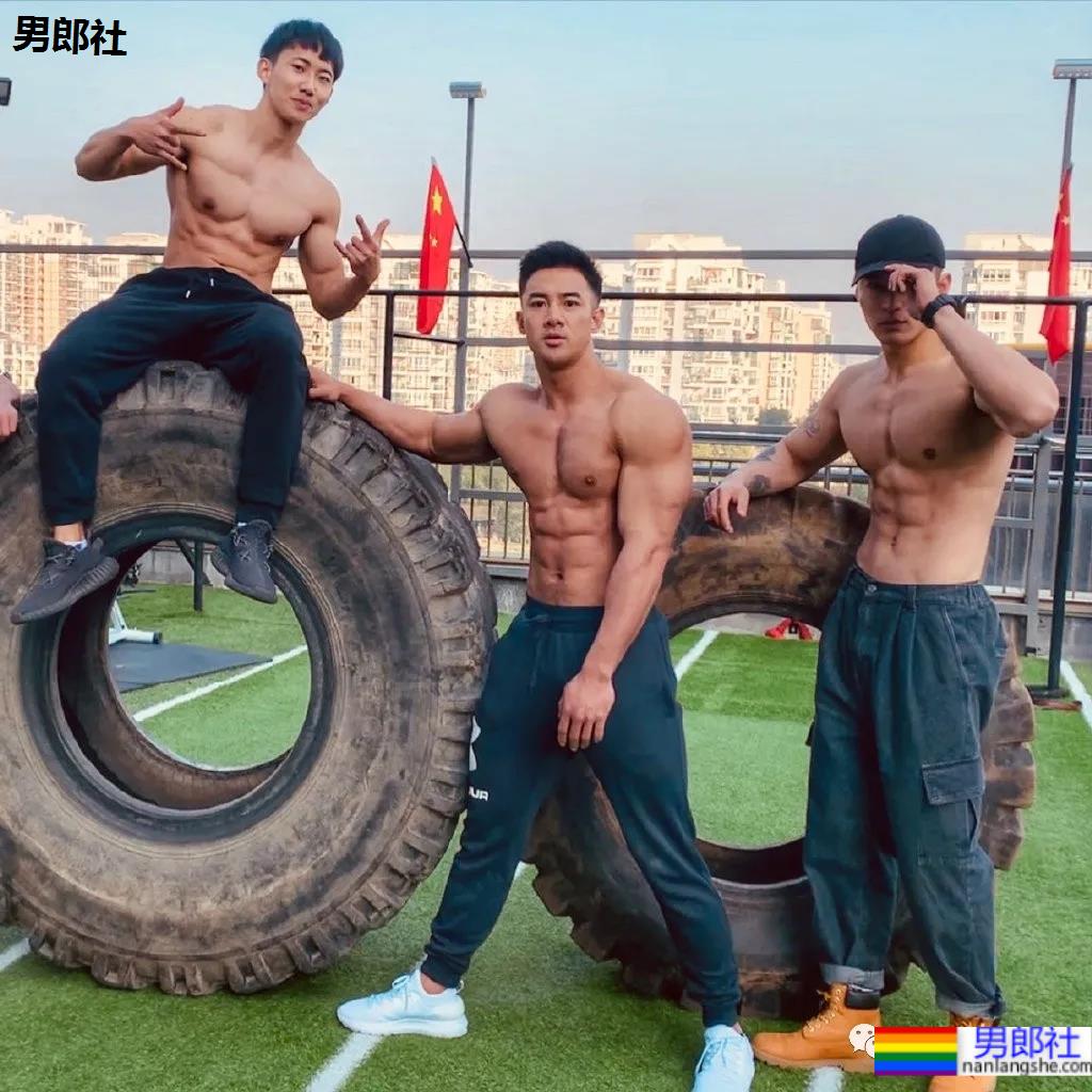 胸肌超大的“货车司机”，没想到他是干这个的！ - 51虹马