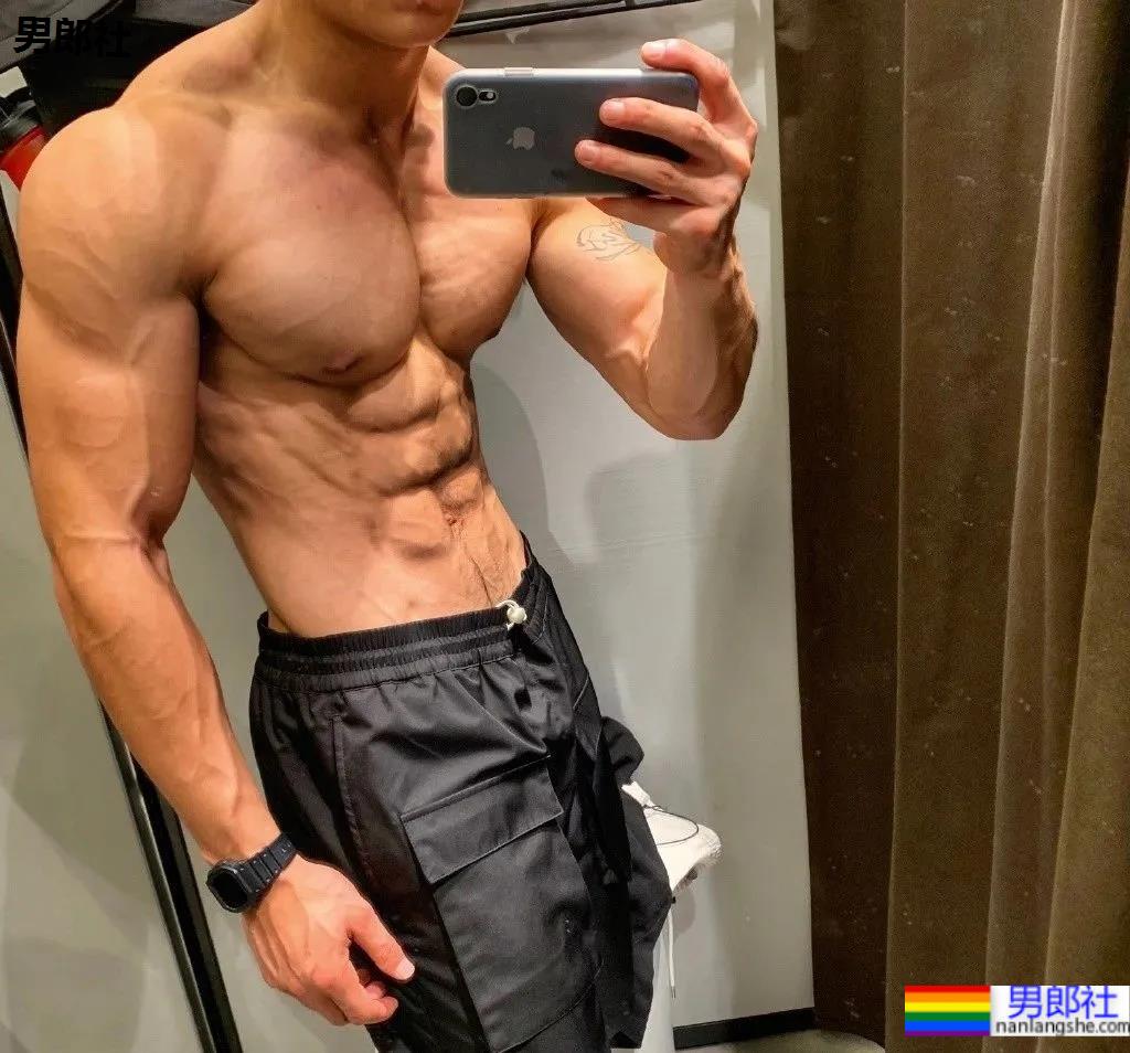 胸肌超大的“货车司机”，没想到他是干这个的！ - 51虹马