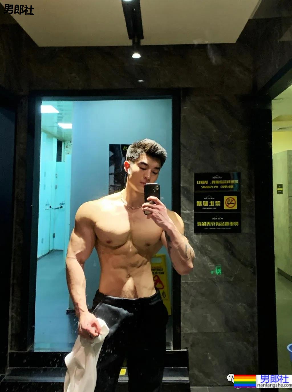 胸肌超大的“货车司机”，没想到他是干这个的！ - 51虹马