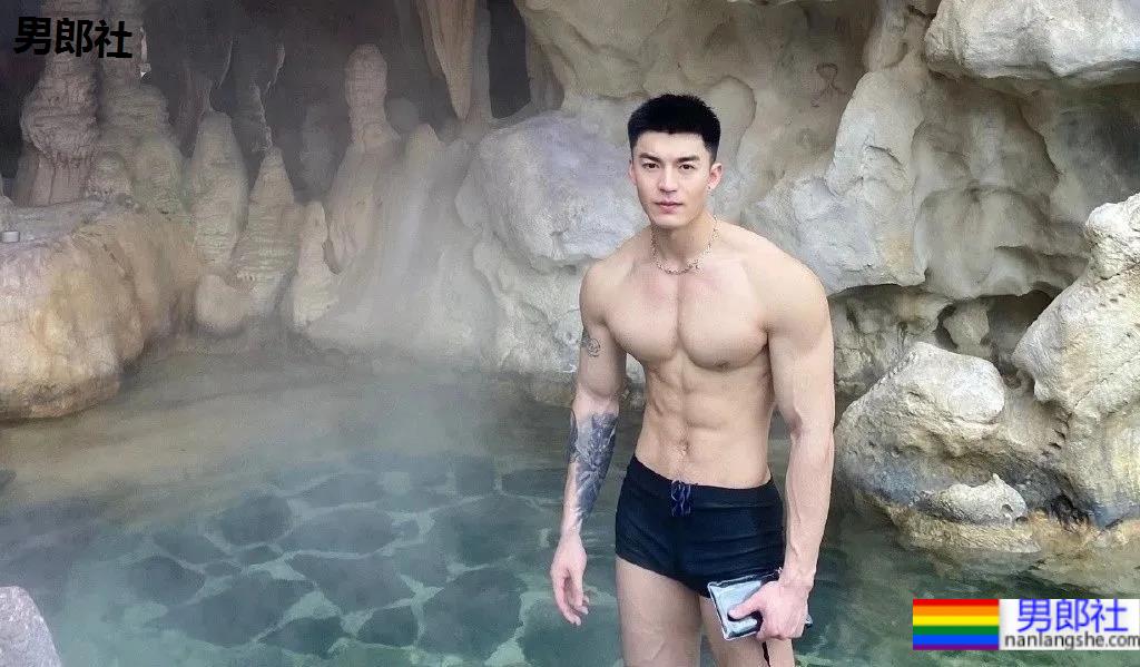 胸肌超大的“货车司机”，没想到他是干这个的！ - 51虹马