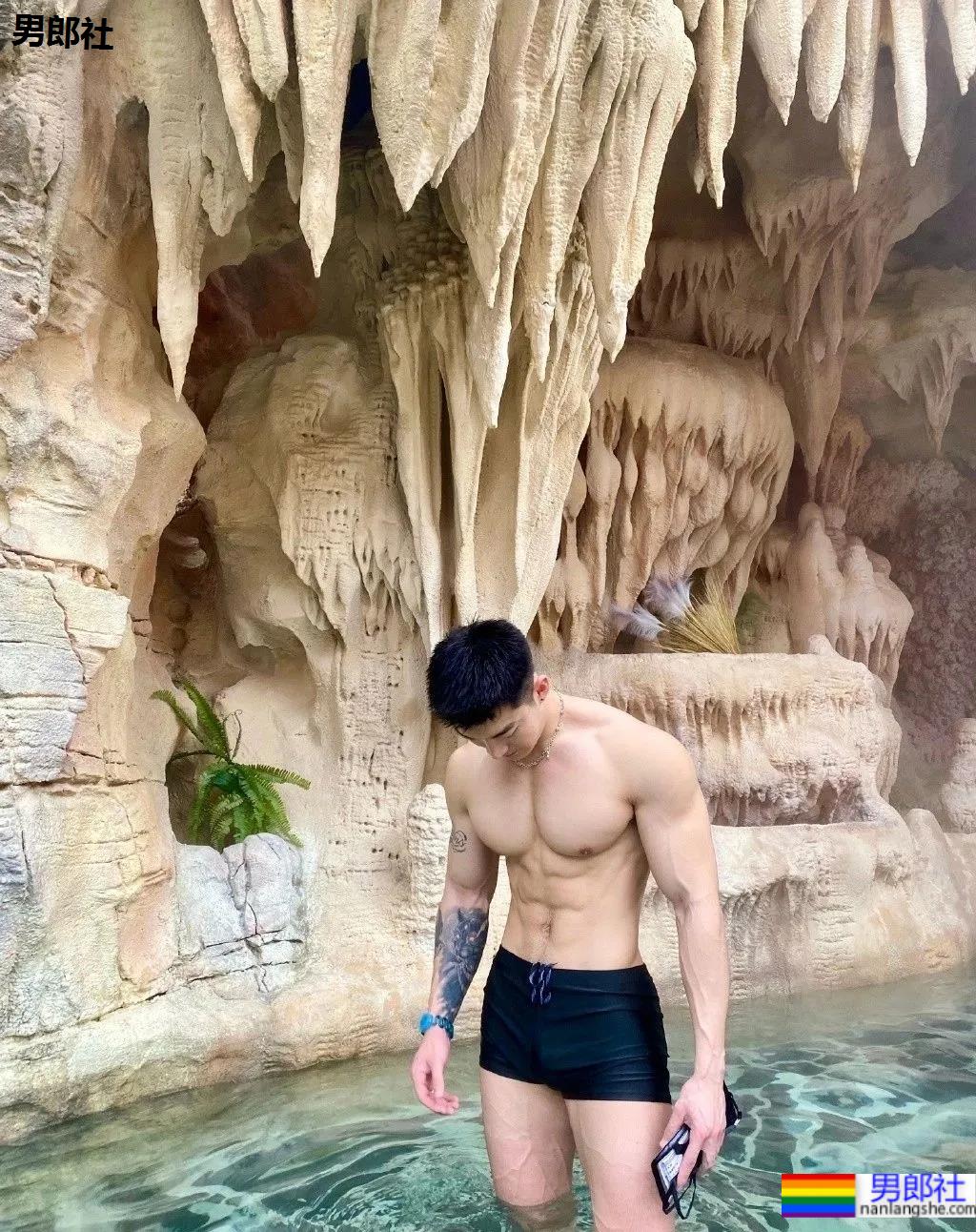 胸肌超大的“货车司机”，没想到他是干这个的！ - 51虹马