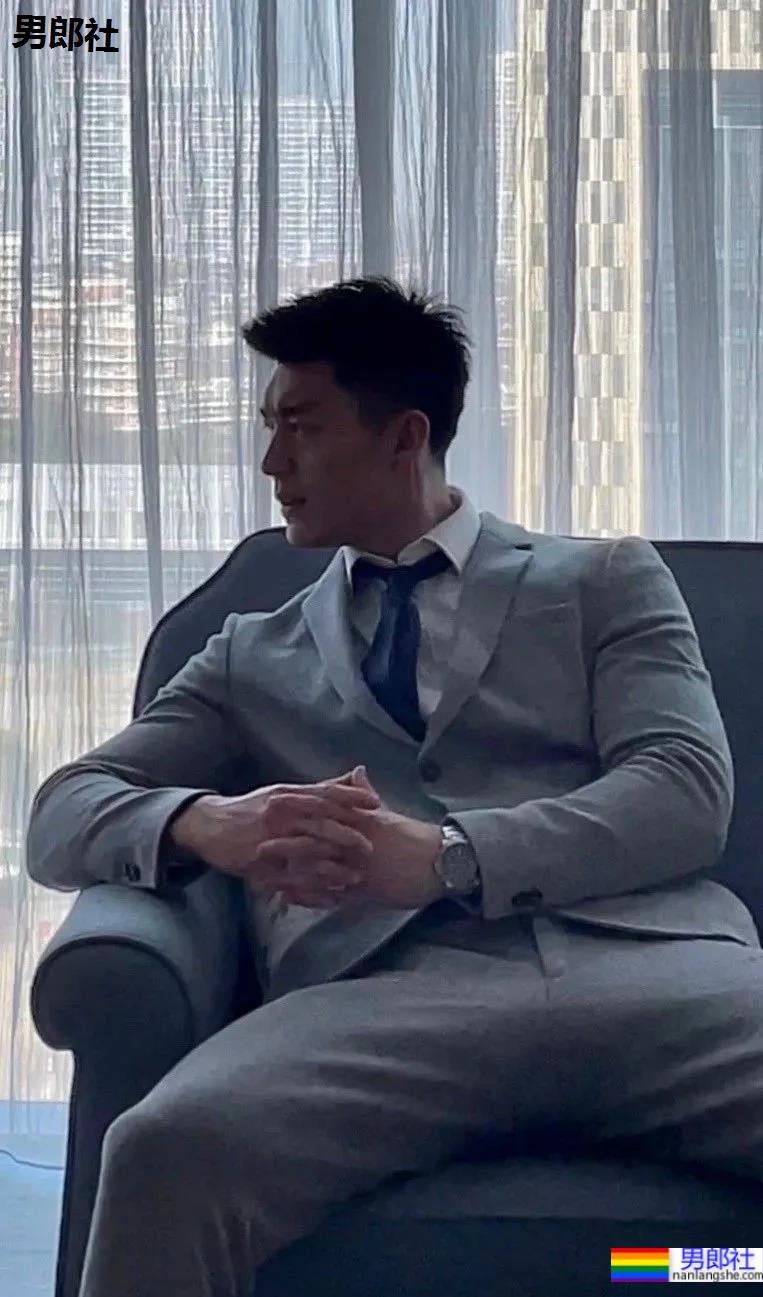 胸肌超大的“货车司机”，没想到他是干这个的！ - 51虹马