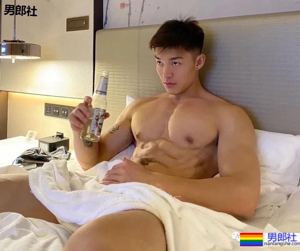 胸肌超大的“货车司机”，没想到他是干这个的！ - 51虹马