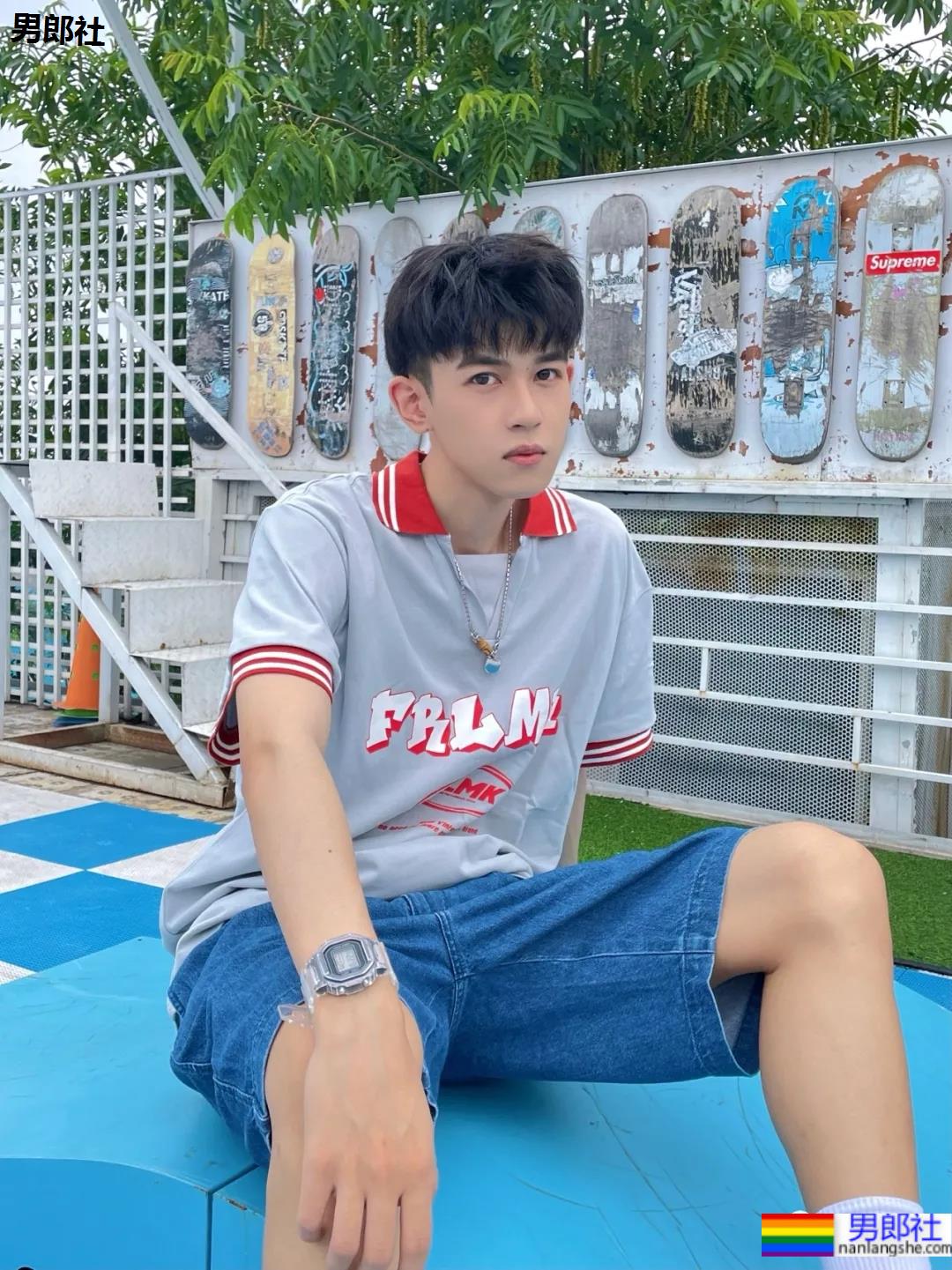 鲜嫩高中生奶狗弟弟，是吃可爱长大的吗? - 51虹马