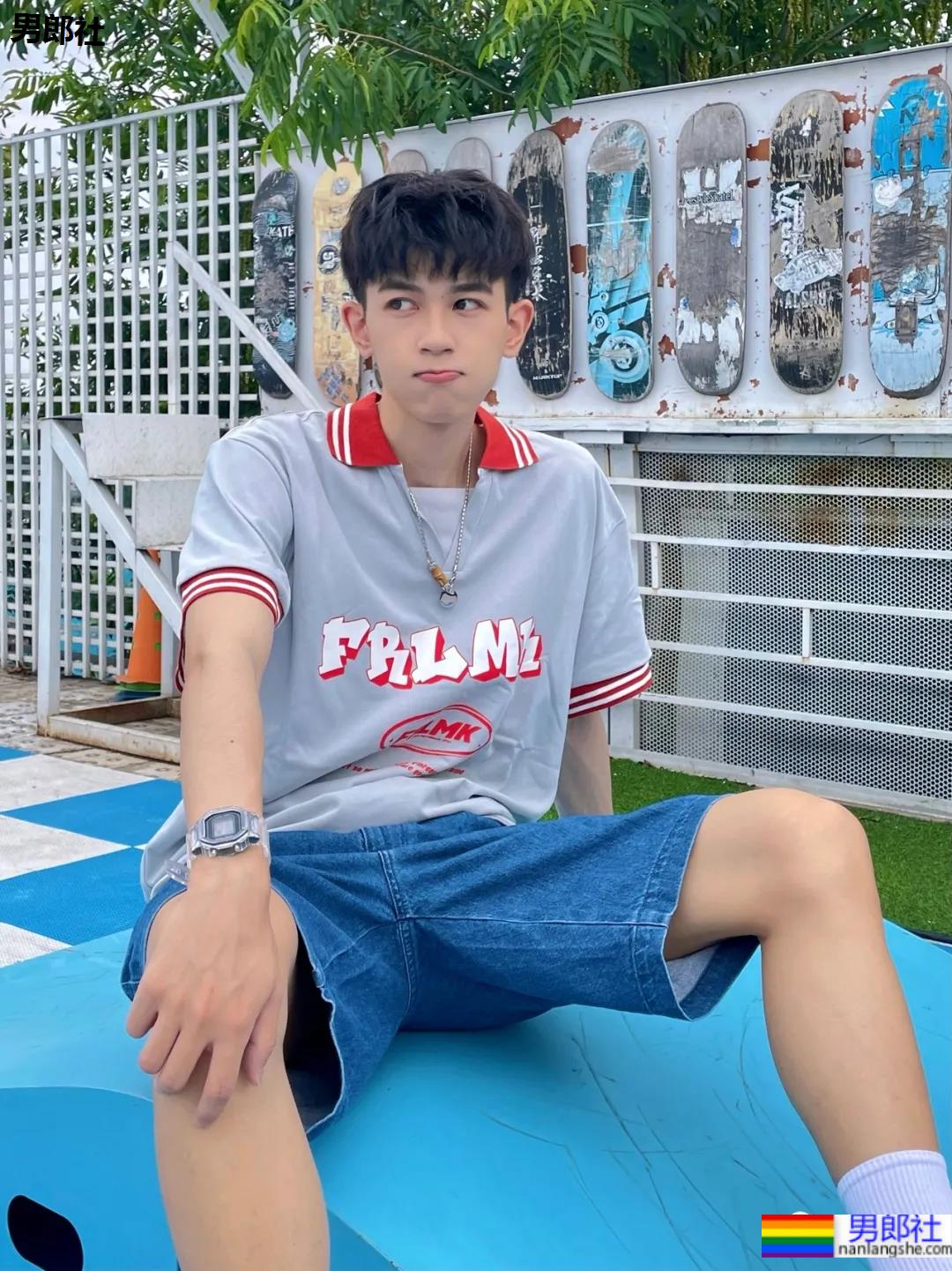 鲜嫩高中生奶狗弟弟，是吃可爱长大的吗? - 51虹马