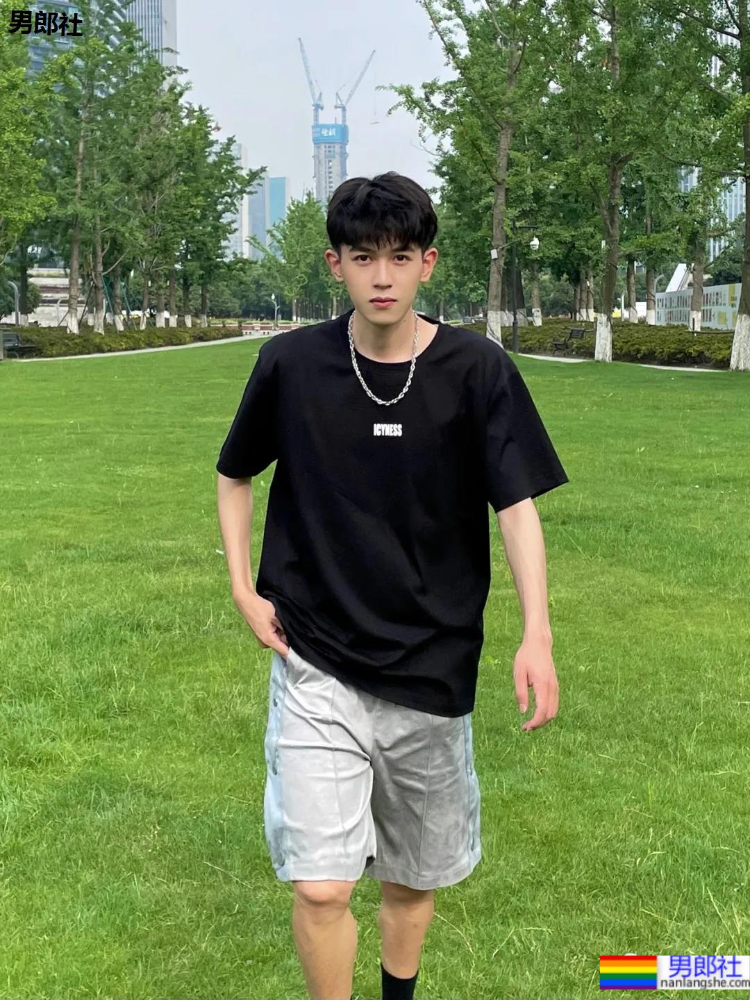 鲜嫩高中生奶狗弟弟，是吃可爱长大的吗? - 51虹马