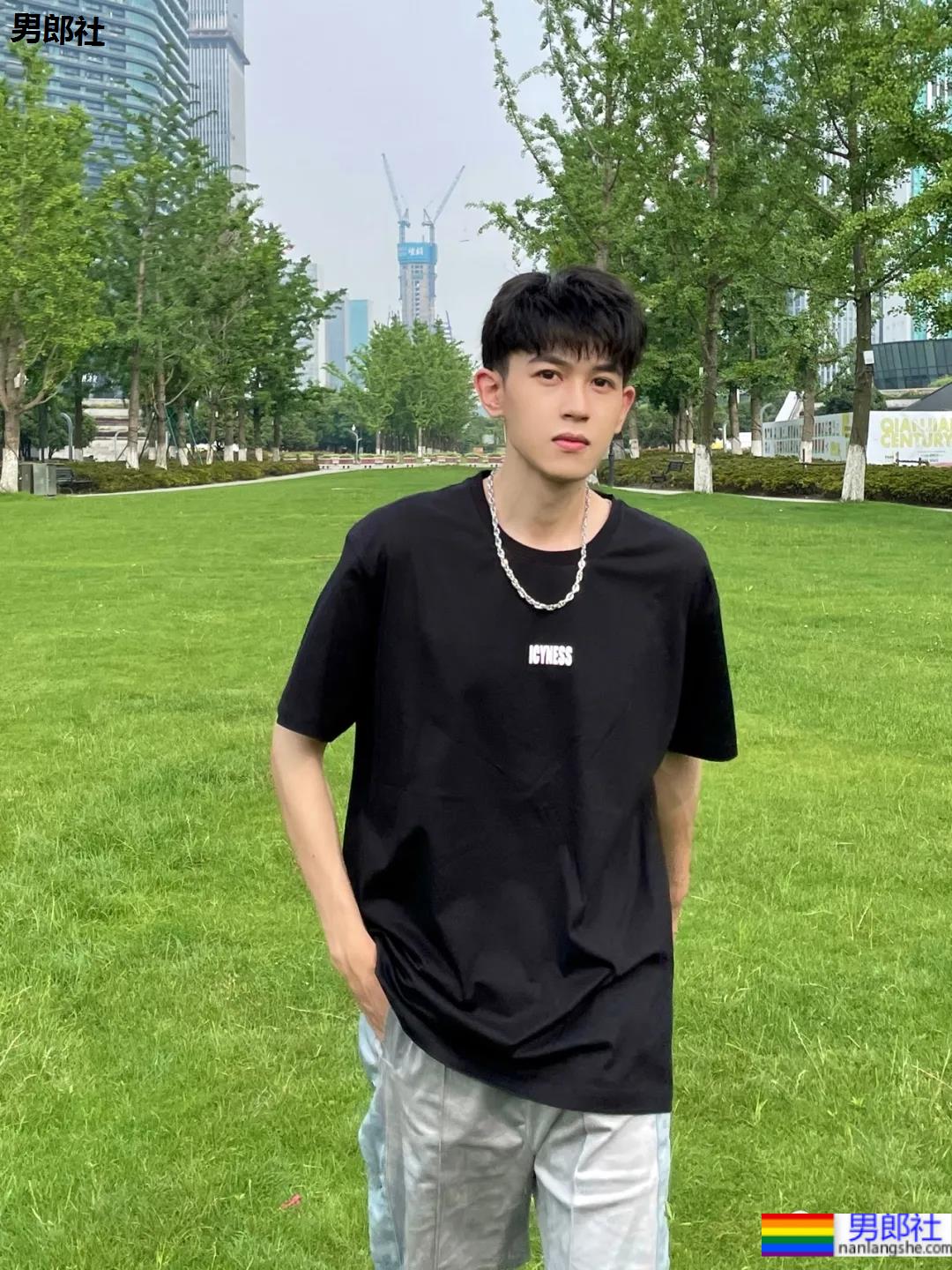 鲜嫩高中生奶狗弟弟，是吃可爱长大的吗? - 51虹马