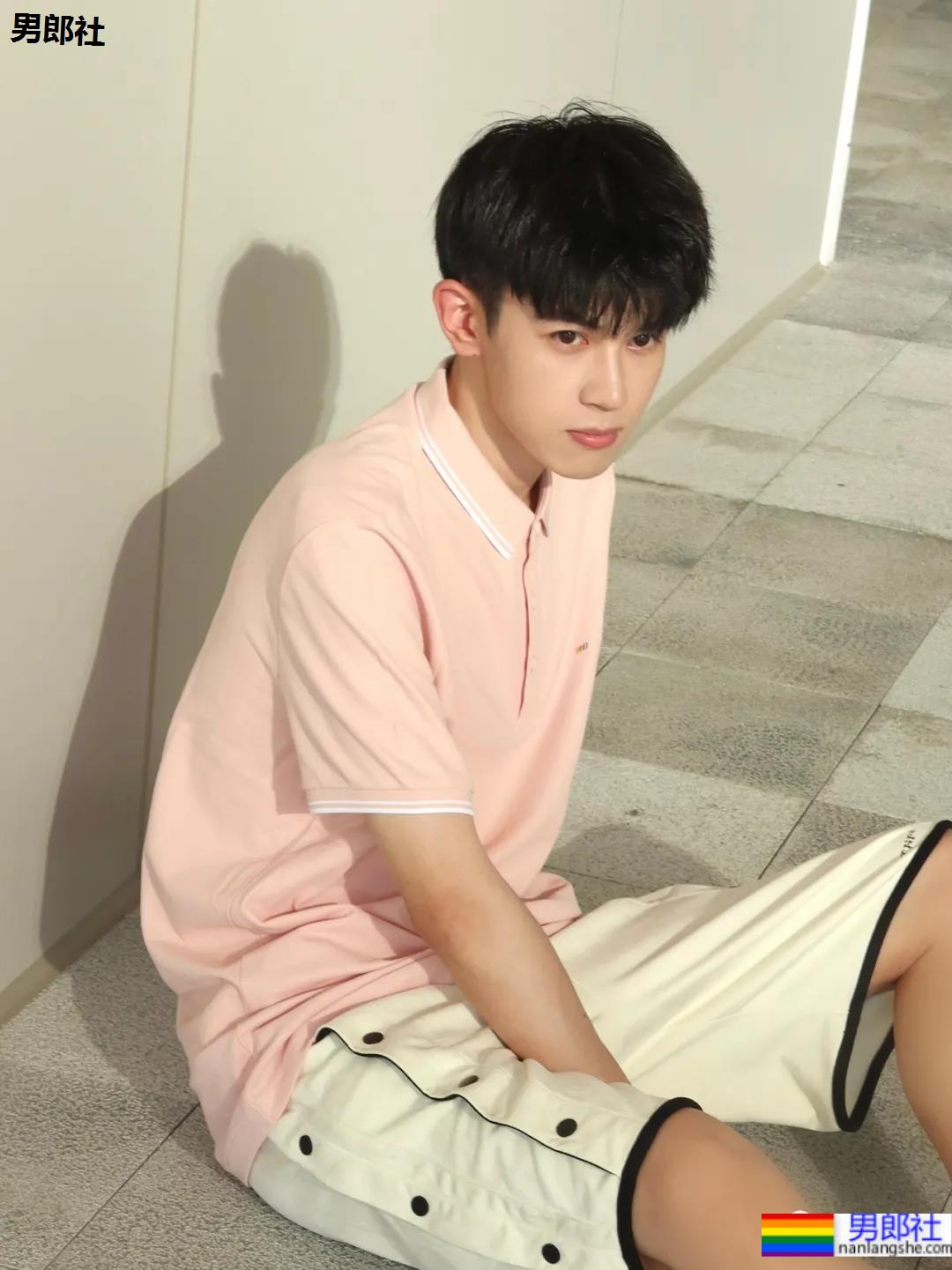 鲜嫩高中生奶狗弟弟，是吃可爱长大的吗? - 51虹马