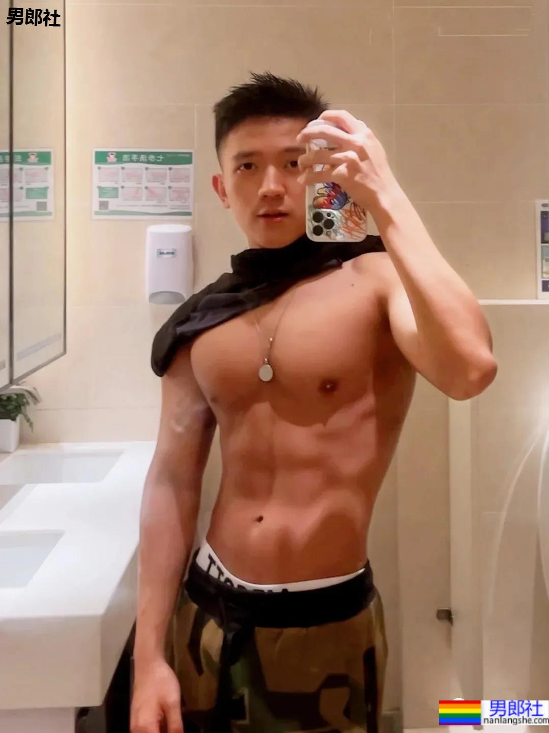 童颜肌肉+人间奶兽!这些脸和身材不搭的宝藏男孩,太有料了! - 51虹马 童颜肌肉+人间奶兽!这些脸和身材不搭的宝藏男孩,太有料了! - 51虹马