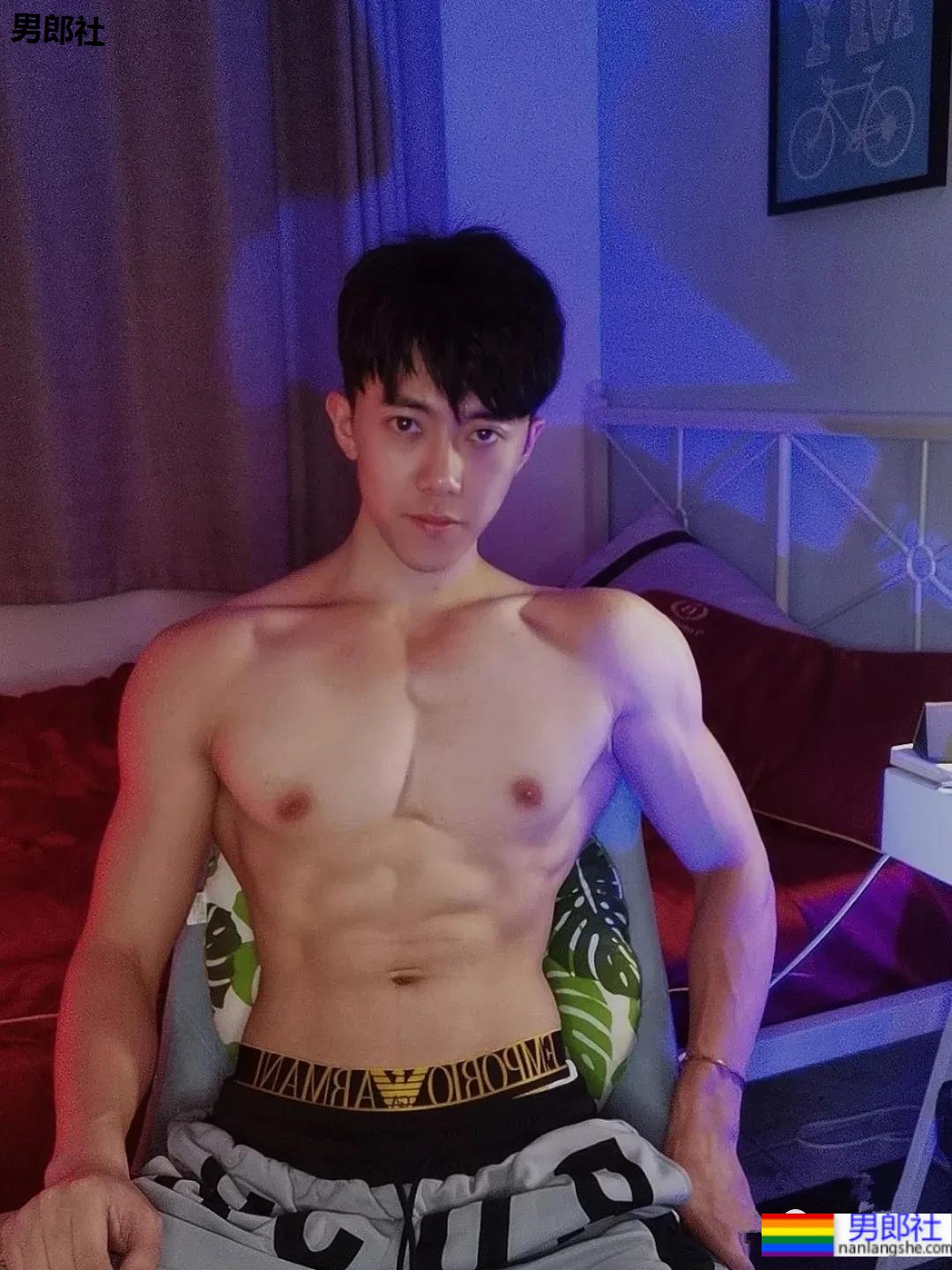 童颜肌肉+人间奶兽!这些脸和身材不搭的宝藏男孩,太有料了! - 51虹马 童颜肌肉+人间奶兽!这些脸和身材不搭的宝藏男孩,太有料了! - 51虹马