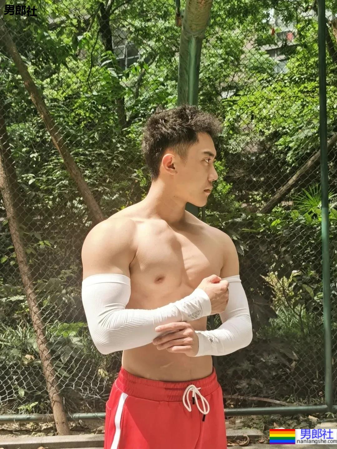 童颜肌肉+人间奶兽!这些脸和身材不搭的宝藏男孩,太有料了! - 51虹马 童颜肌肉+人间奶兽!这些脸和身材不搭的宝藏男孩,太有料了! - 51虹马