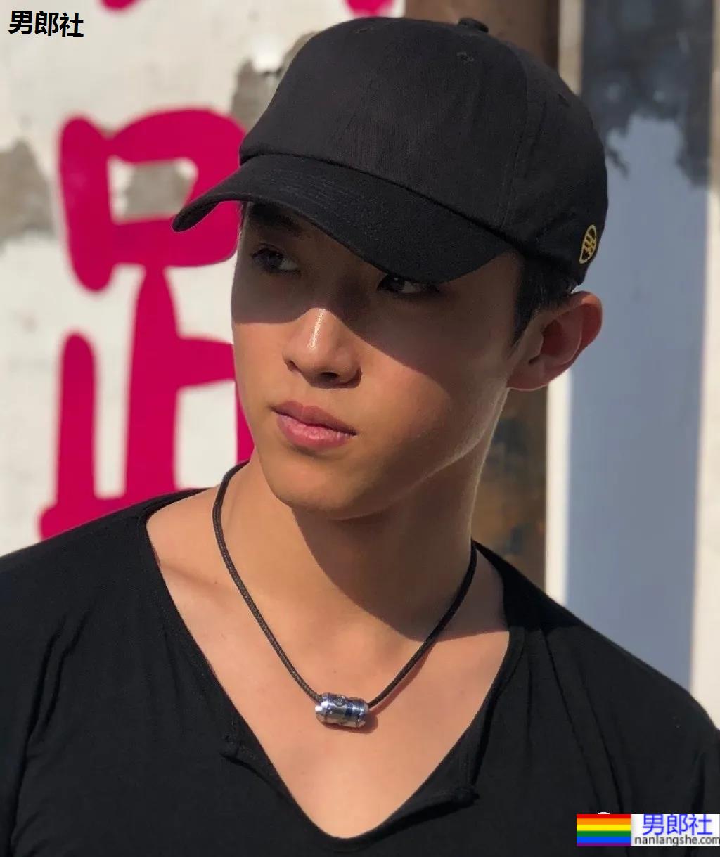 童颜肌肉+人间奶兽!这些脸和身材不搭的宝藏男孩,太有料了! - 51虹马 童颜肌肉+人间奶兽!这些脸和身材不搭的宝藏男孩,太有料了! - 51虹马