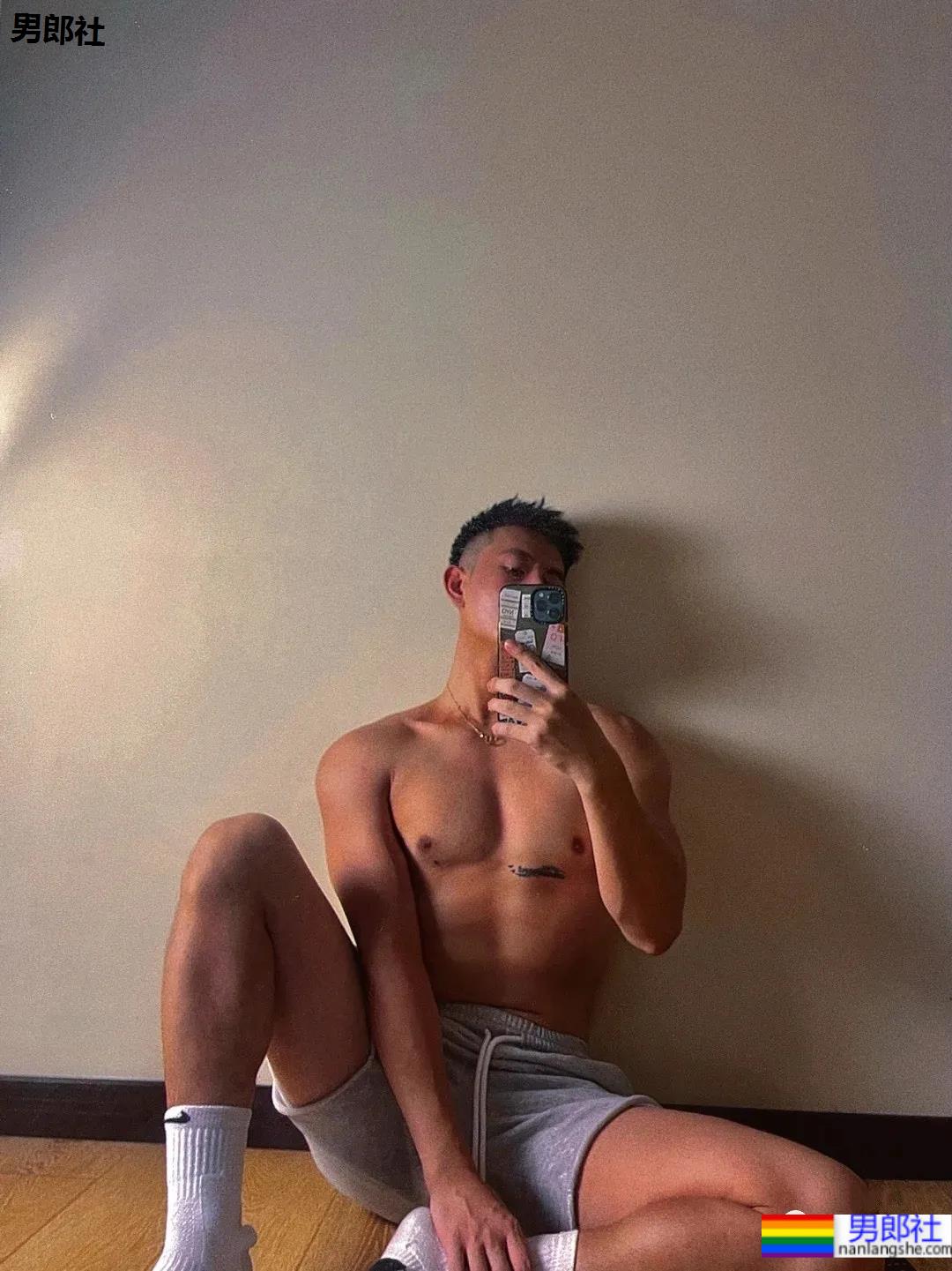 高鼻梁寸头小狼狗,晒黑之后更欲了!-51虹马