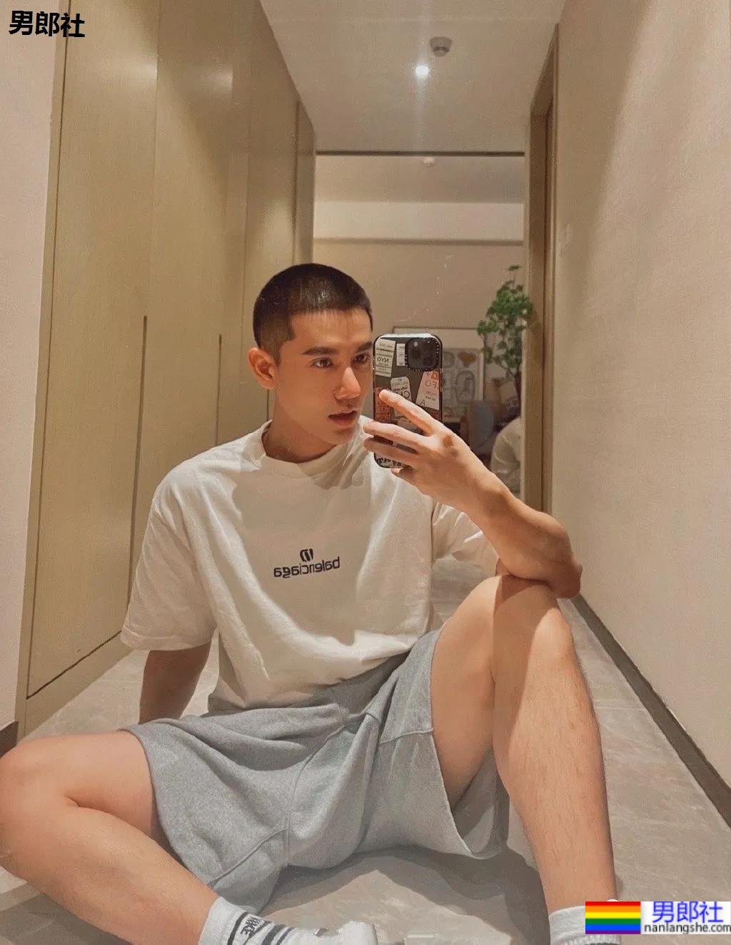 高鼻梁寸头小狼狗，晒黑之后更欲了！ - 51虹马