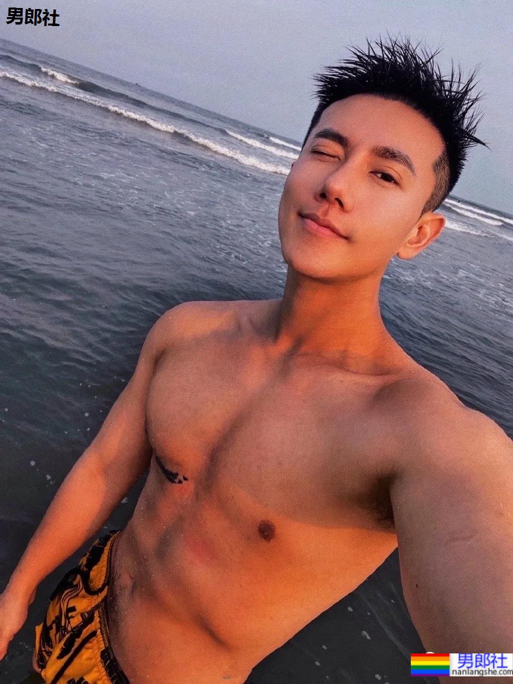 高鼻梁寸头小狼狗，晒黑之后更欲了！ - 51虹马