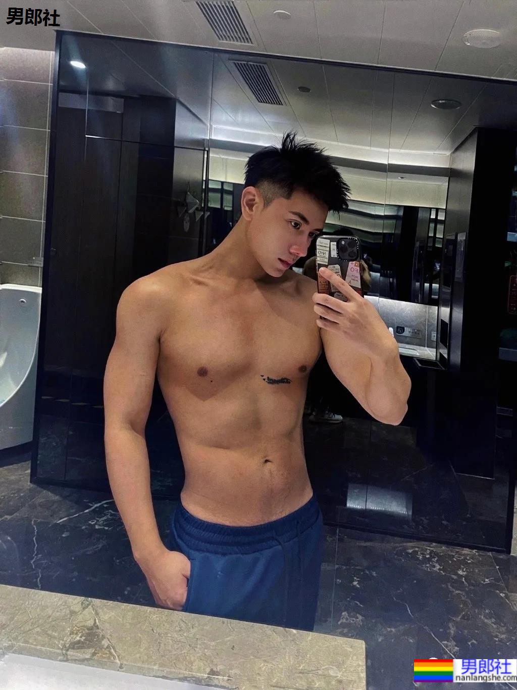 高鼻梁寸头小狼狗，晒黑之后更欲了！ - 51虹马