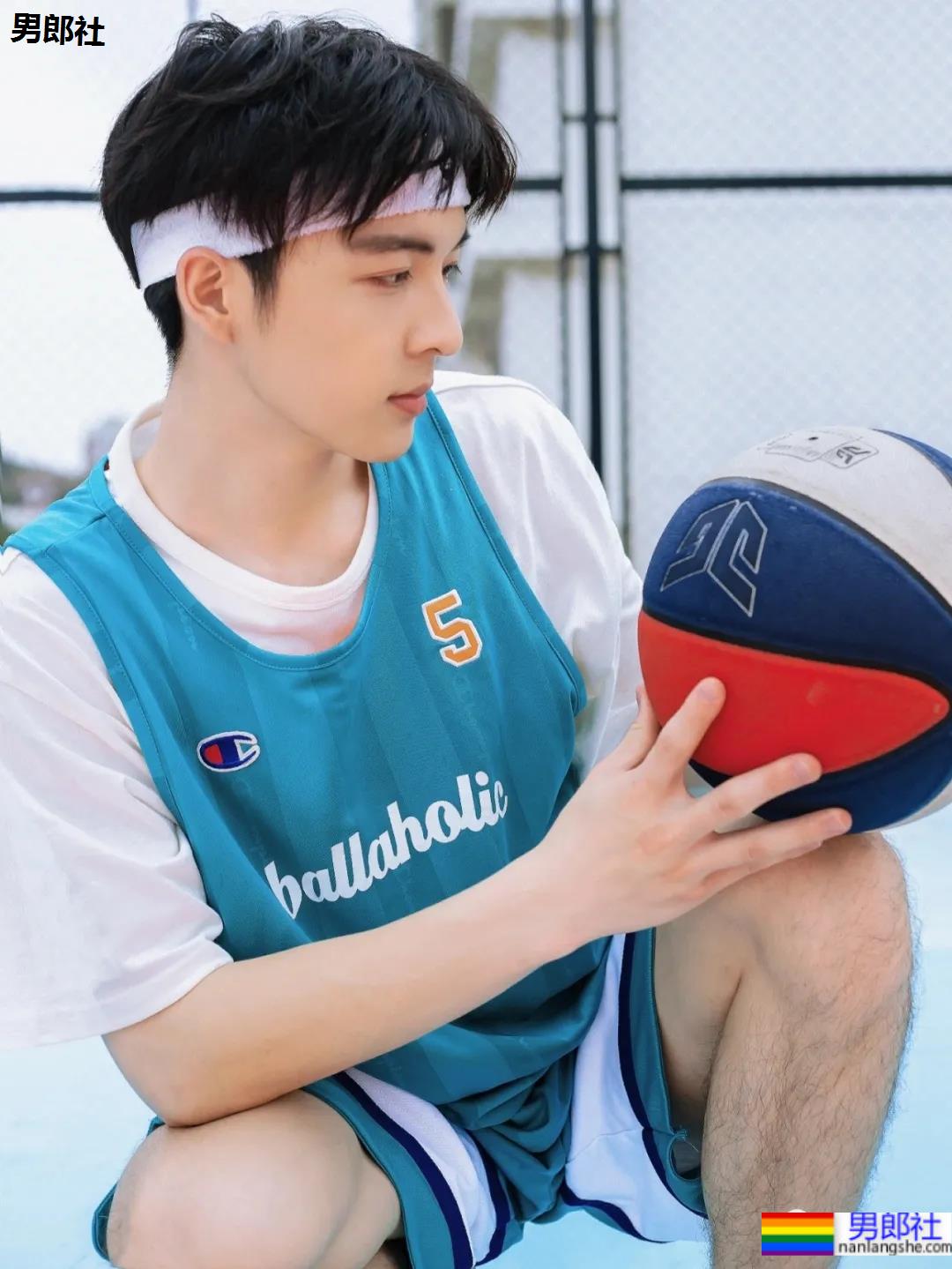 99年校草级篮球小哥的腹肌,爱了爱了! - 51虹马 99年校草级篮球小哥的腹肌,爱了爱了! - 51虹马