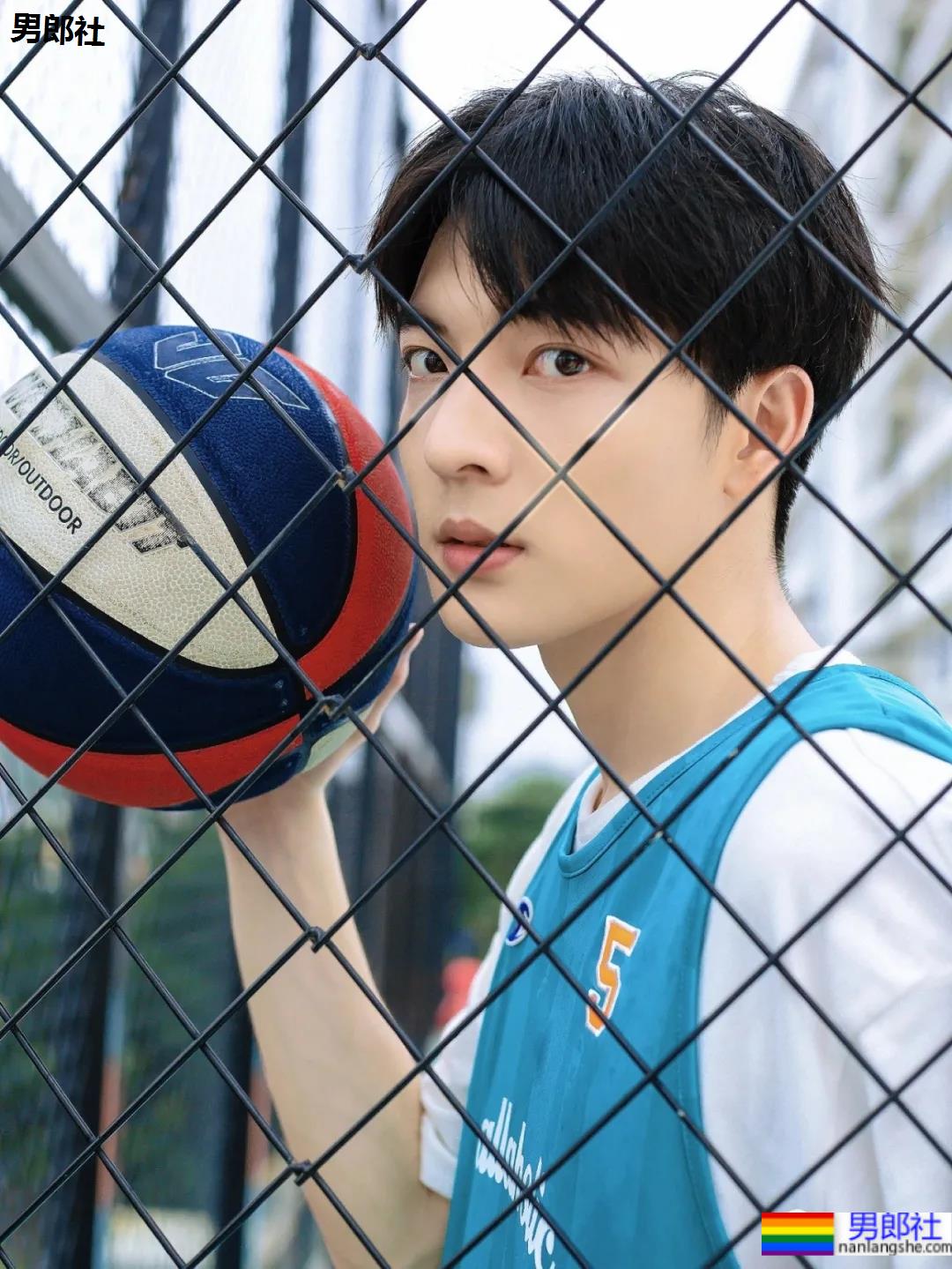 99年校草级篮球小哥的腹肌,爱了爱了! - 51虹马 99年校草级篮球小哥的腹肌,爱了爱了! - 51虹马