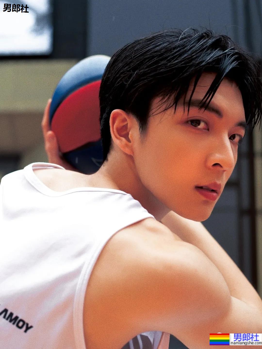 99年校草级篮球小哥的腹肌,爱了爱了! - 51虹马 99年校草级篮球小哥的腹肌,爱了爱了! - 51虹马