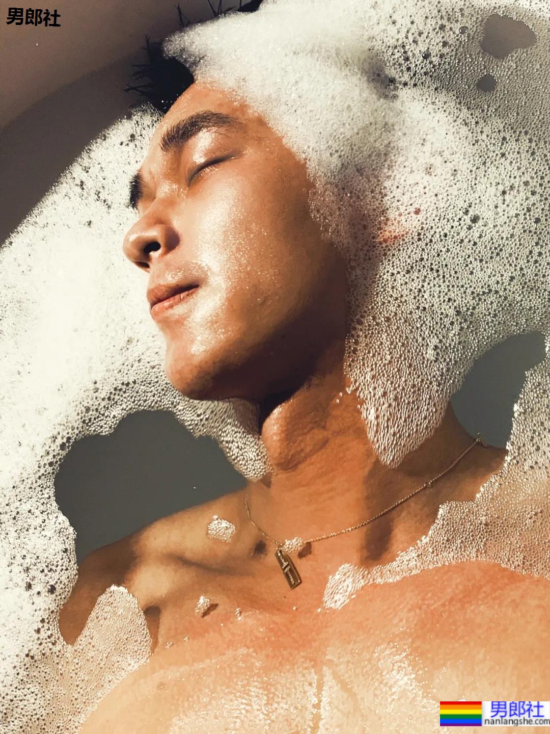 奶凶寸头肌肉学弟手臂练出小老鼠，太A太帅了！-51虹马