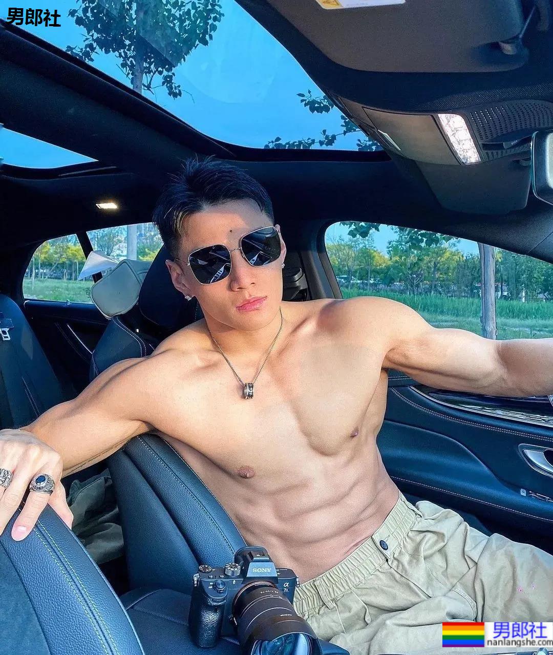 3枚痞帅小狼狗,你pick哪位? - 51虹马 3枚痞帅小狼狗,你pick哪位? - 51虹马