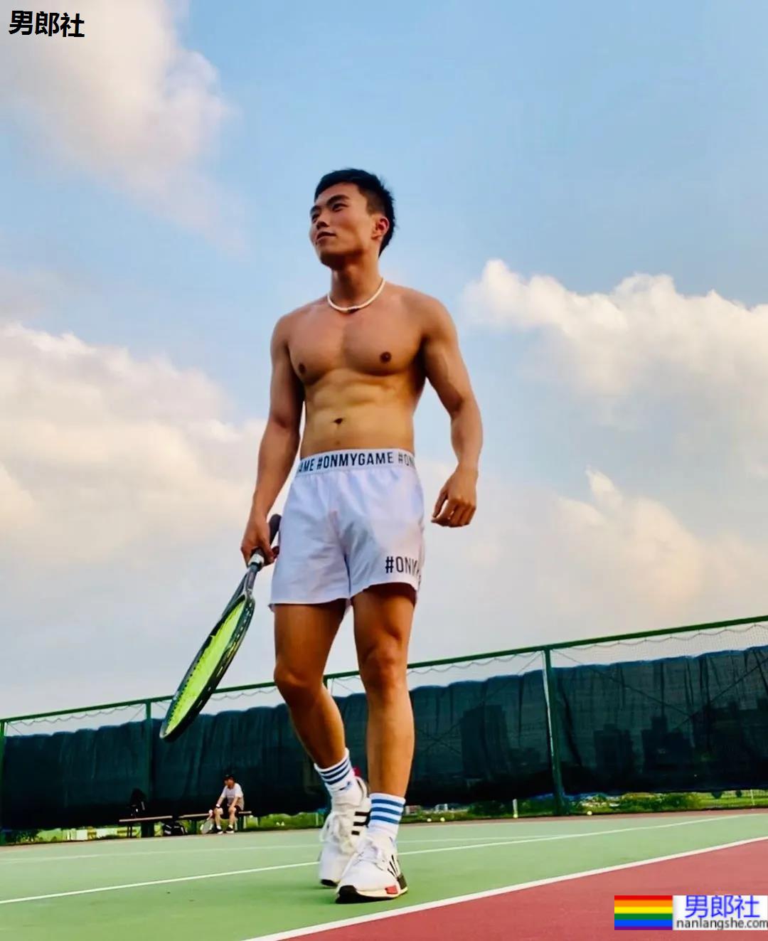 专访肌肉牙医：十年前的小胖子，如今逆袭成网红 - 51虹马