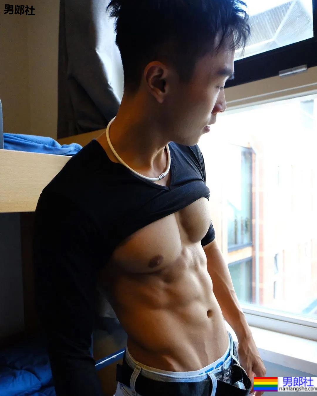 专访肌肉牙医：十年前的小胖子，如今逆袭成网红 - 51虹马