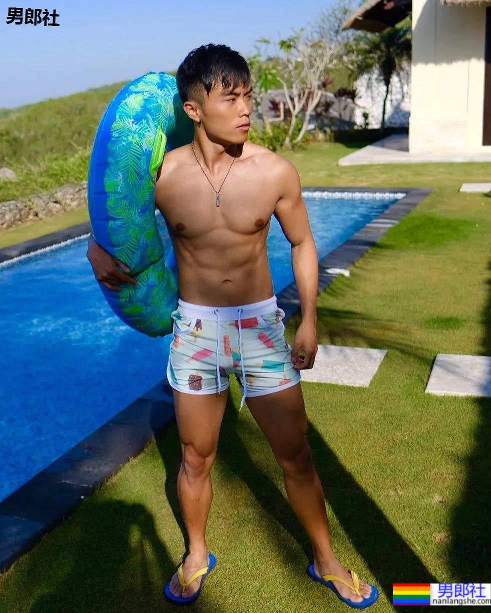 专访肌肉牙医：十年前的小胖子，如今逆袭成网红 - 51虹马