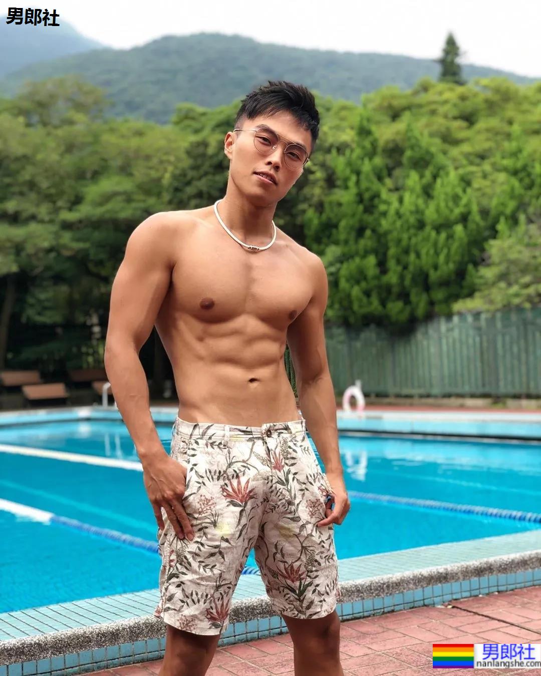 专访肌肉牙医：十年前的小胖子，如今逆袭成网红 - 51虹马