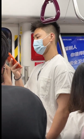 深圳地铁上遇到的超级高的小哥哥，感觉颜值有点高-51虹马