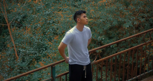 28岁的广东仔：我再差一点点就成为完全的同性恋了-51虹马