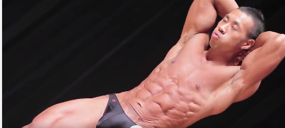 健身选手比赛现场，穿着小裤裤实力尽显-51虹马