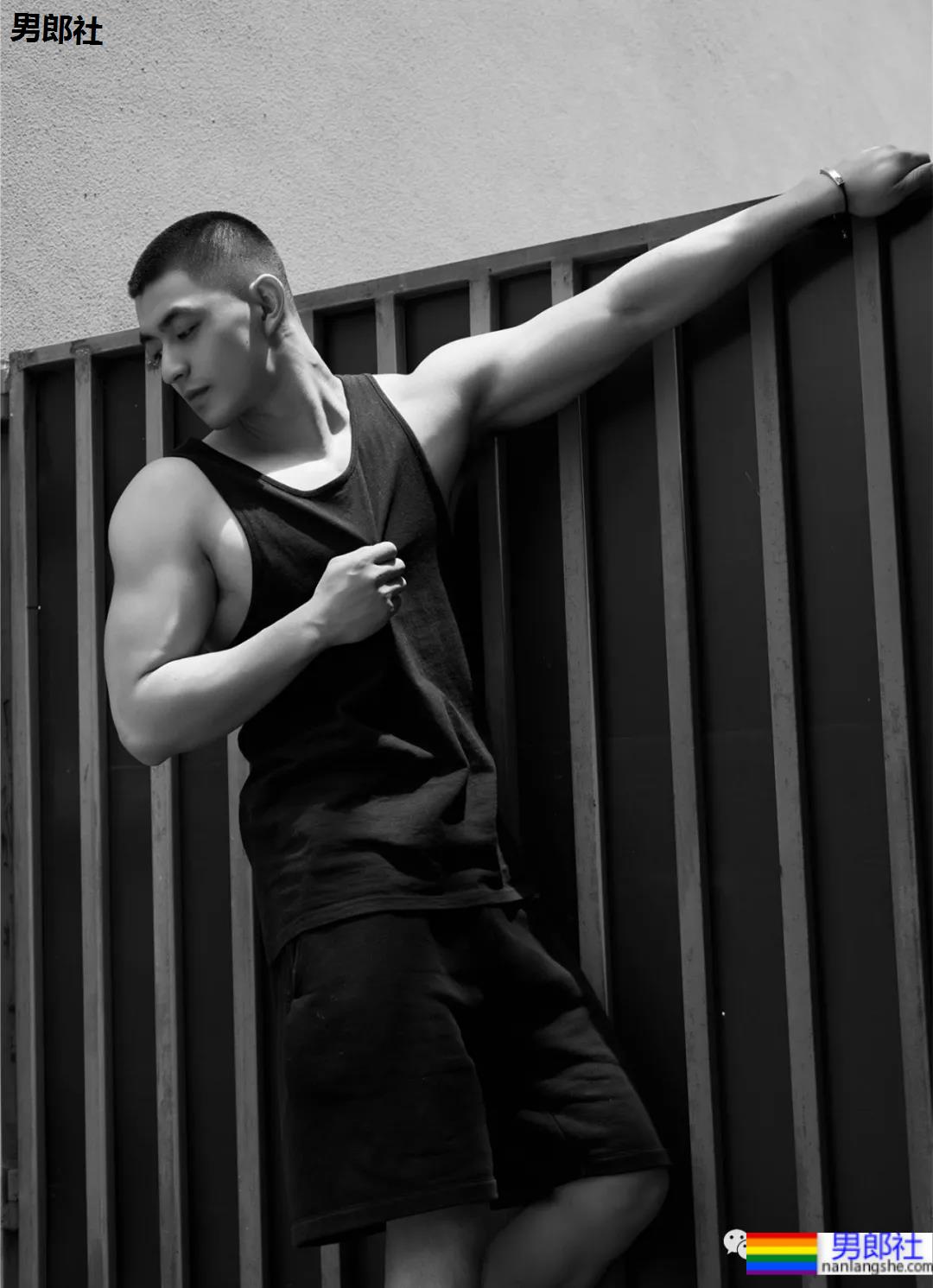 成都寸头篮球帅哥神似曲楚萧，这颜值身材绝了！ - 51虹马