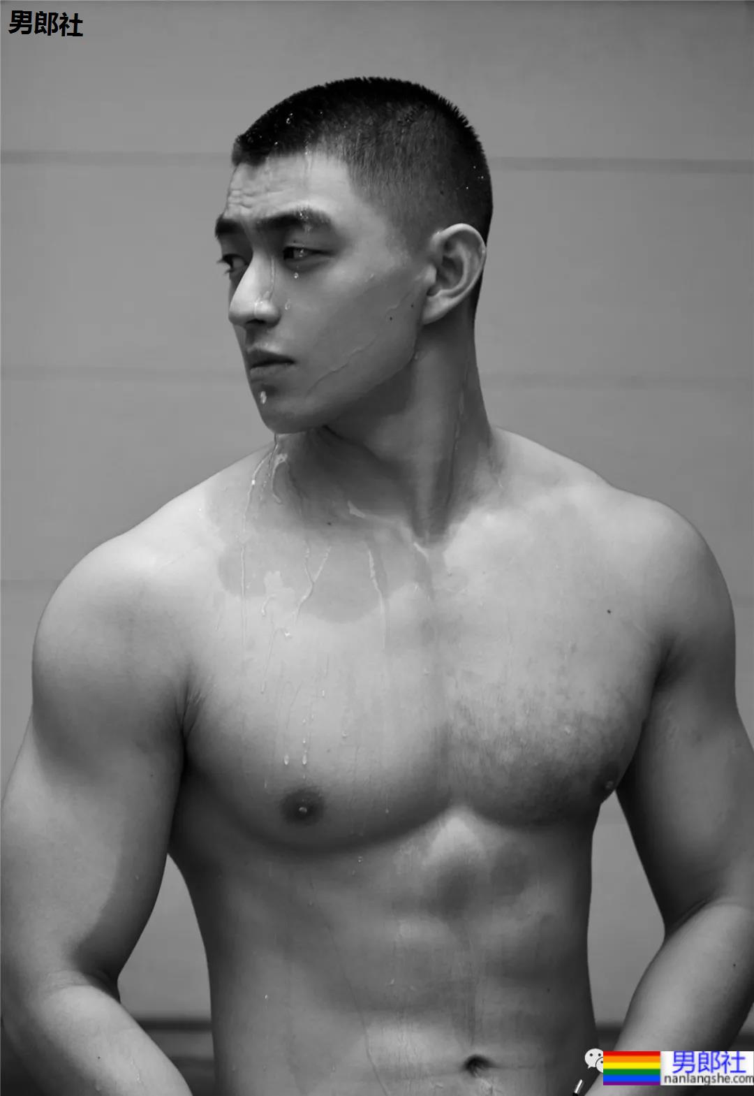 成都寸头篮球帅哥神似曲楚萧，这颜值身材绝了！ - 51虹马